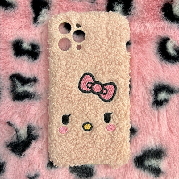 Hello Kitty Pink Sherpa Phone Case - Picture 2 of 3